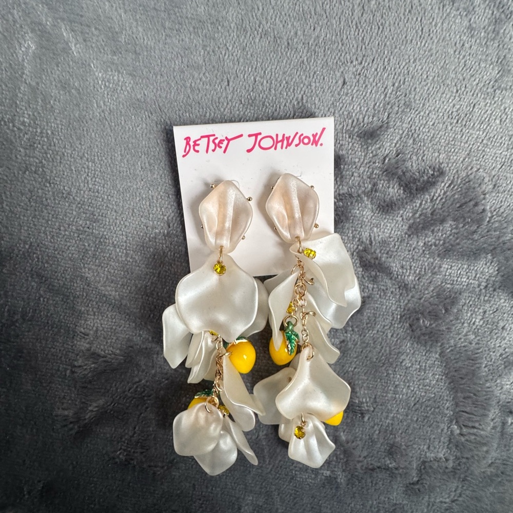 NWT Betsey Johnson statement earrings.